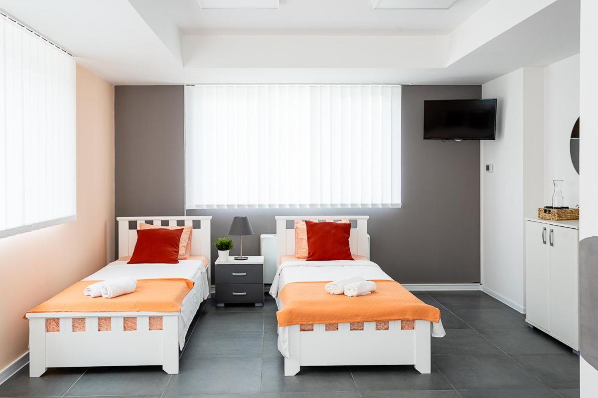 Kostovski Rooms-Near E75 To Greece Veles Bagian luar foto