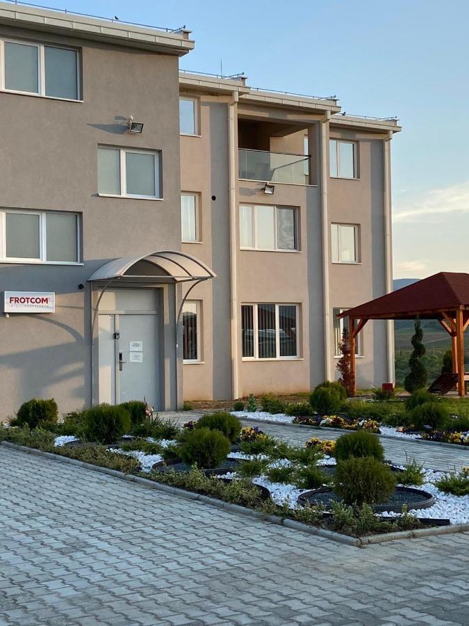 Kostovski Rooms-Near E75 To Greece Veles Bagian luar foto